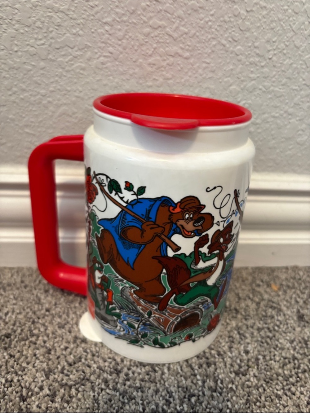Vintage 90’s Disney White and Red Dixie Landings Resort Ceramic Travel Mug - Picture 3 of 3